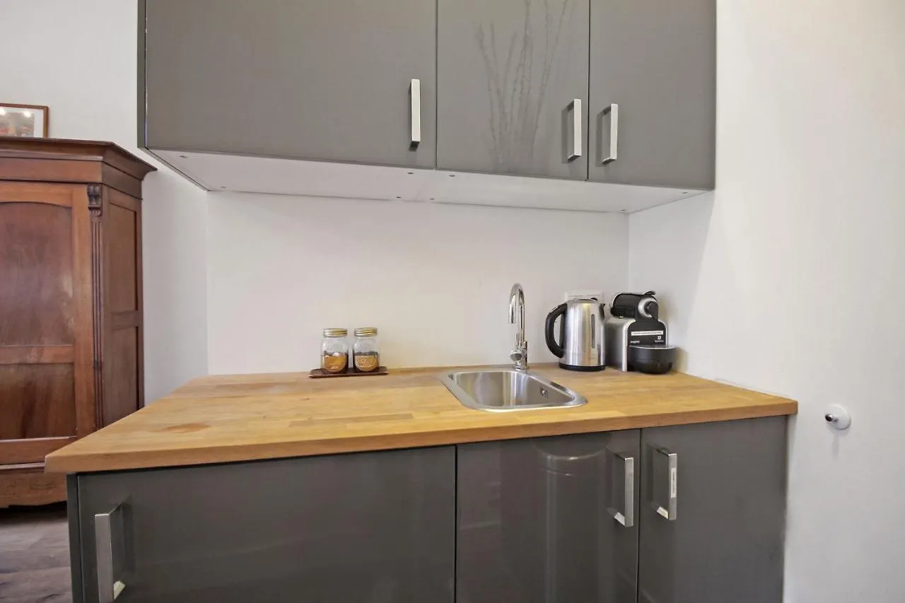 New Monumental Garden View Studio Amsterdam Bed & Breakfast